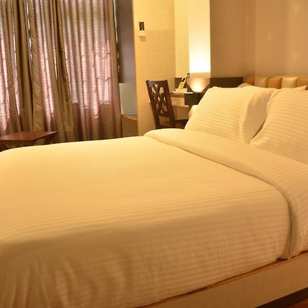 Hotel Aura Shillong Exteriör bild