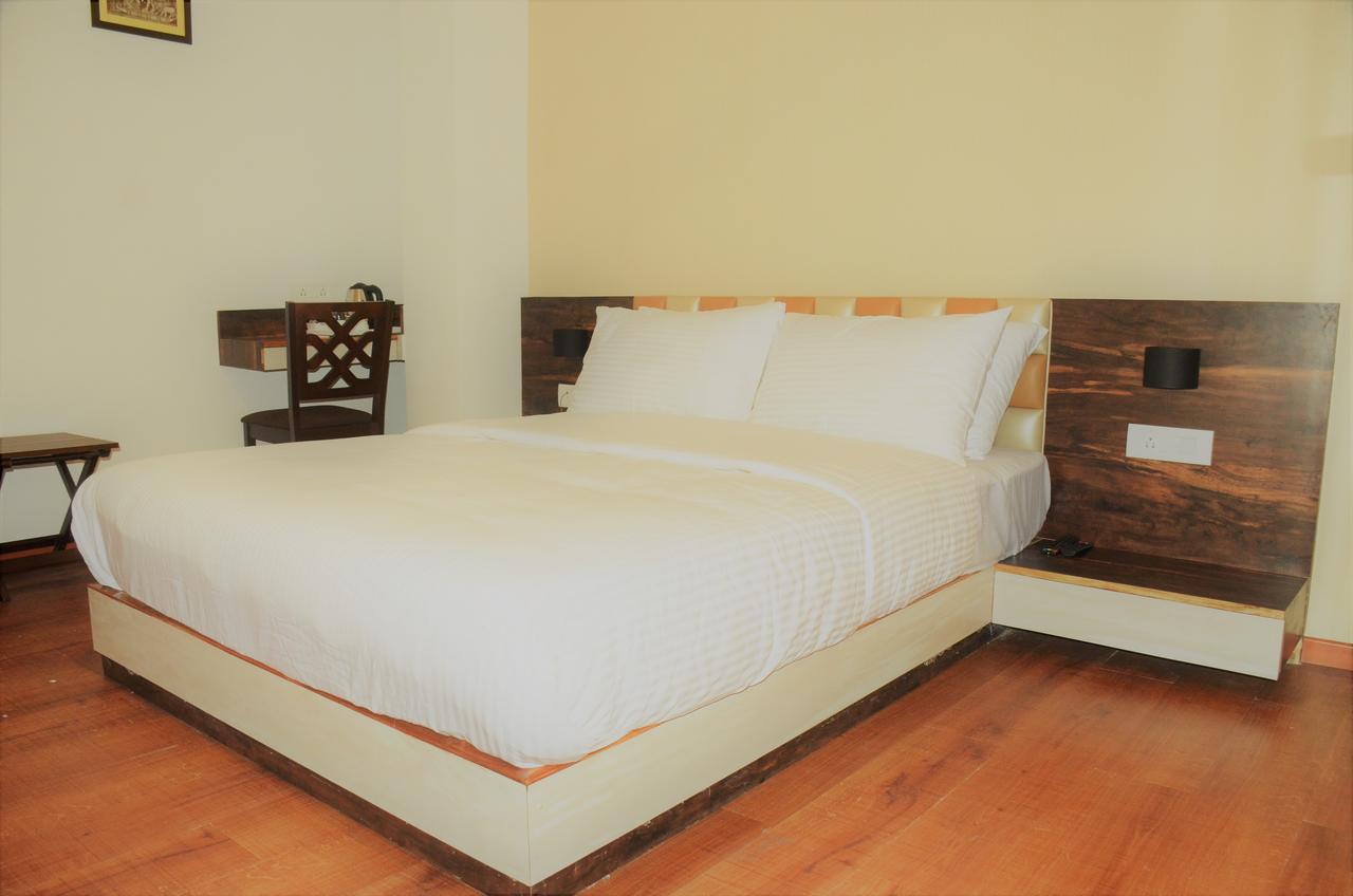 Hotel Aura Shillong Exteriör bild