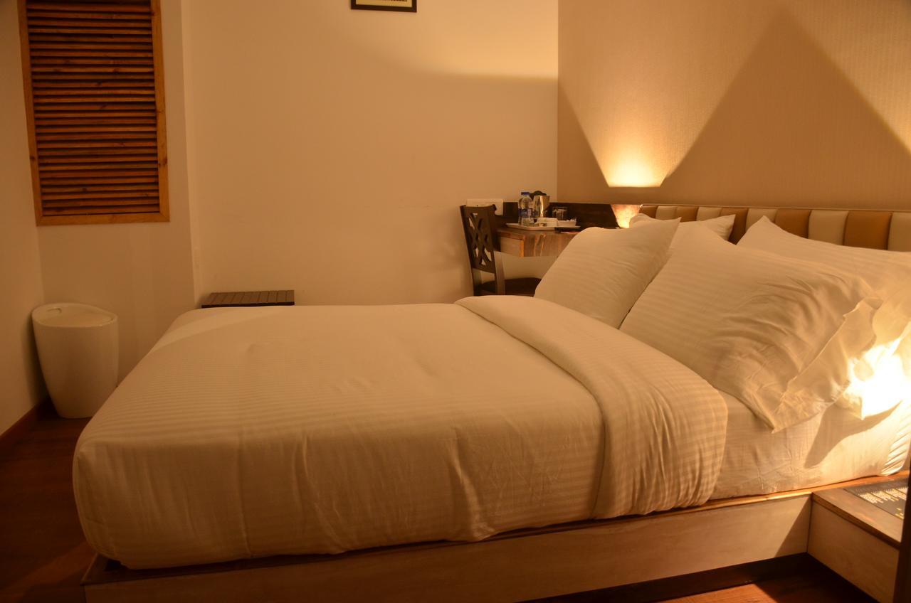 Hotel Aura Shillong Exteriör bild