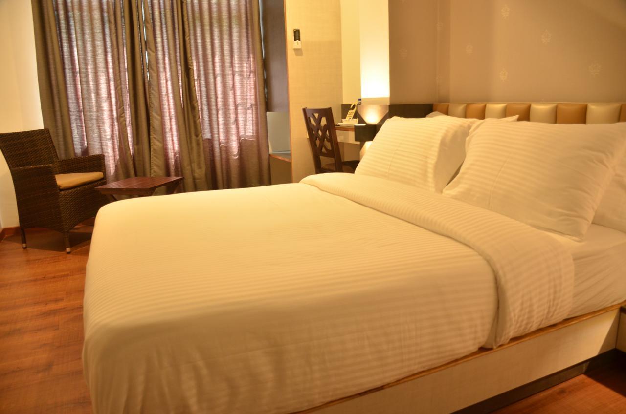 Hotel Aura Shillong Exteriör bild