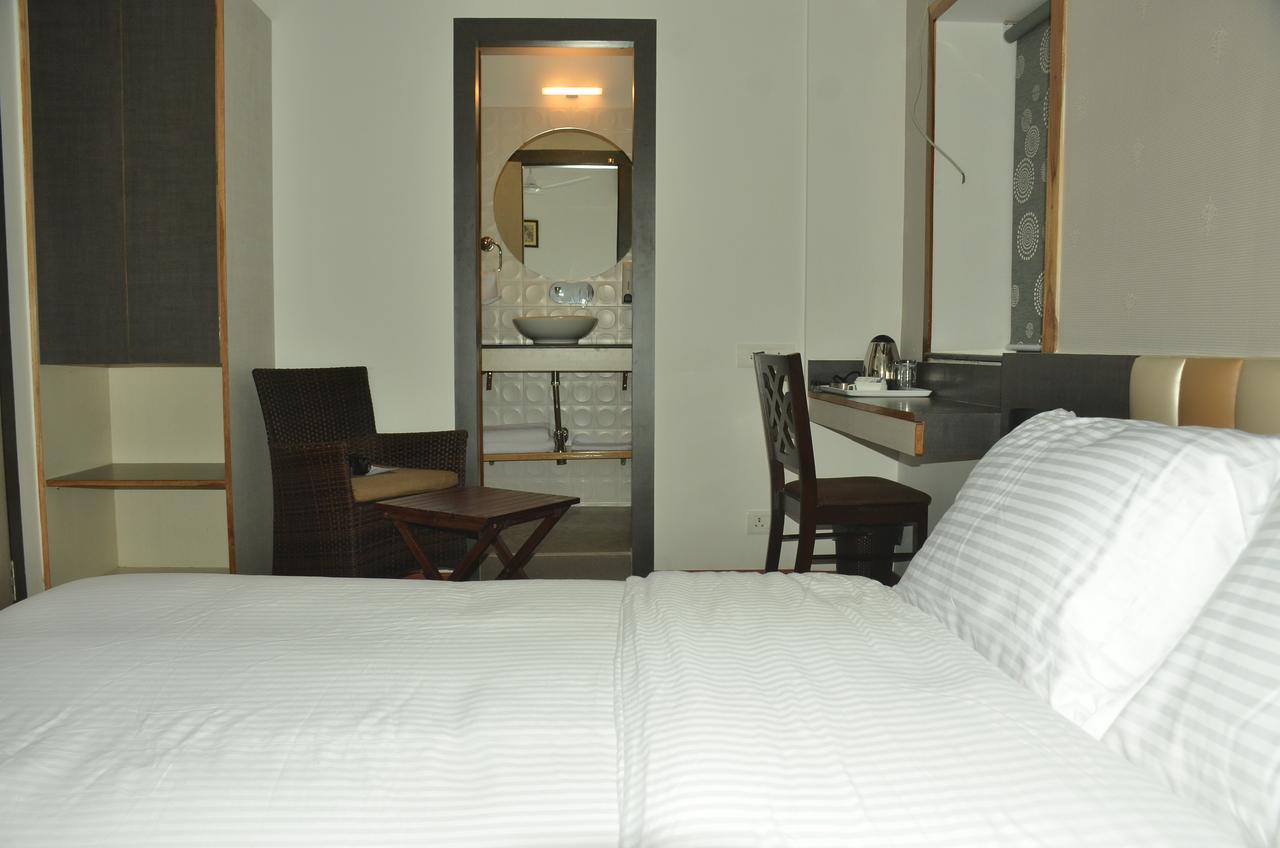 Hotel Aura Shillong Exteriör bild
